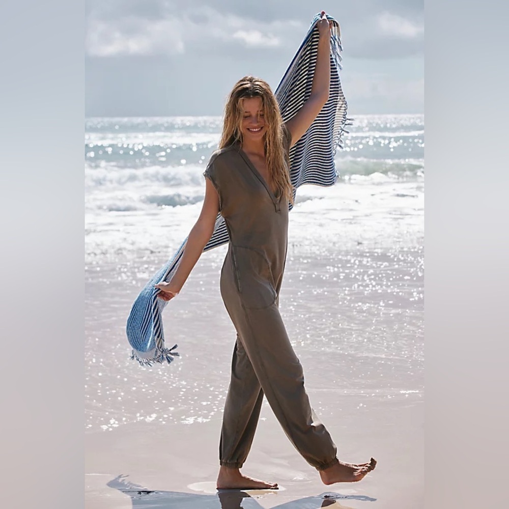 Free People FP Movement Hot Shot V Neck Lagenlook Sage Green Onsie Jumpsuit S
